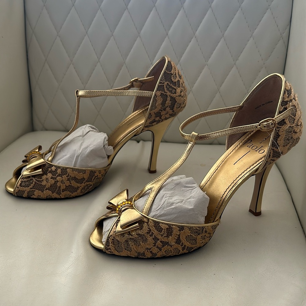 Beautiful gold lace dresssy shoes open toe with 4/5 inch heel